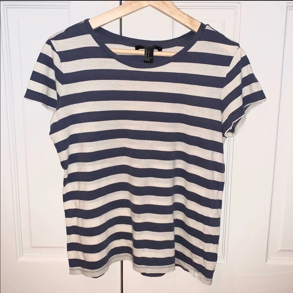 Forever 21 T Shirt